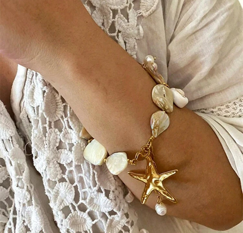 Gold Starfish and Shell Elasticated Bracelet